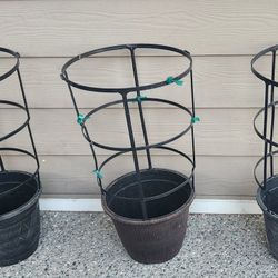 3x Plastic Flower Pots 