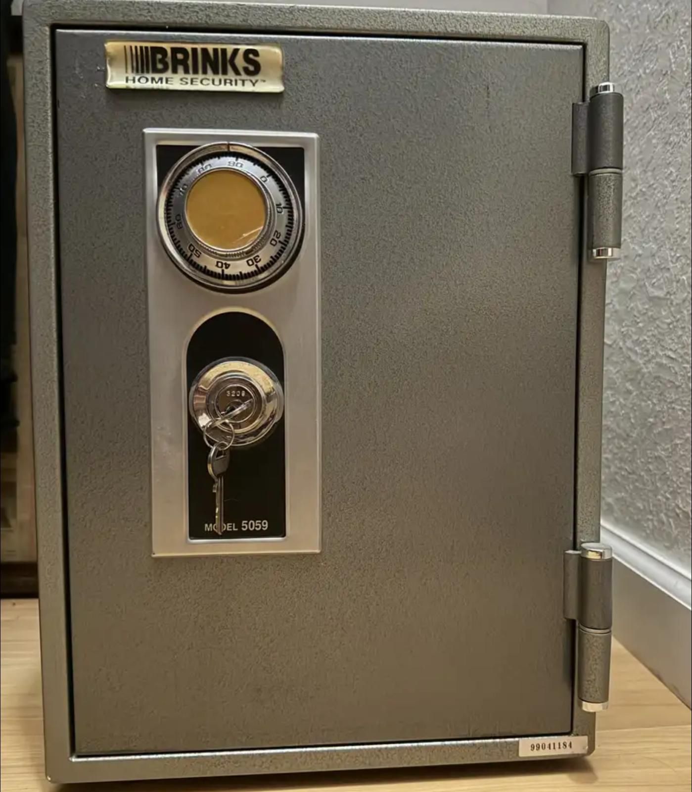 Brinks Home Security Safe – Heavy Duty – Combination + Key for Sale in ...