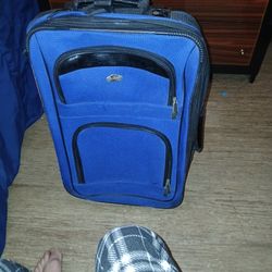 U.S. Traveler Rio Lightweight Softside Rolling Carry-on Suitcase, 2-Wheel Single, Royal Blue