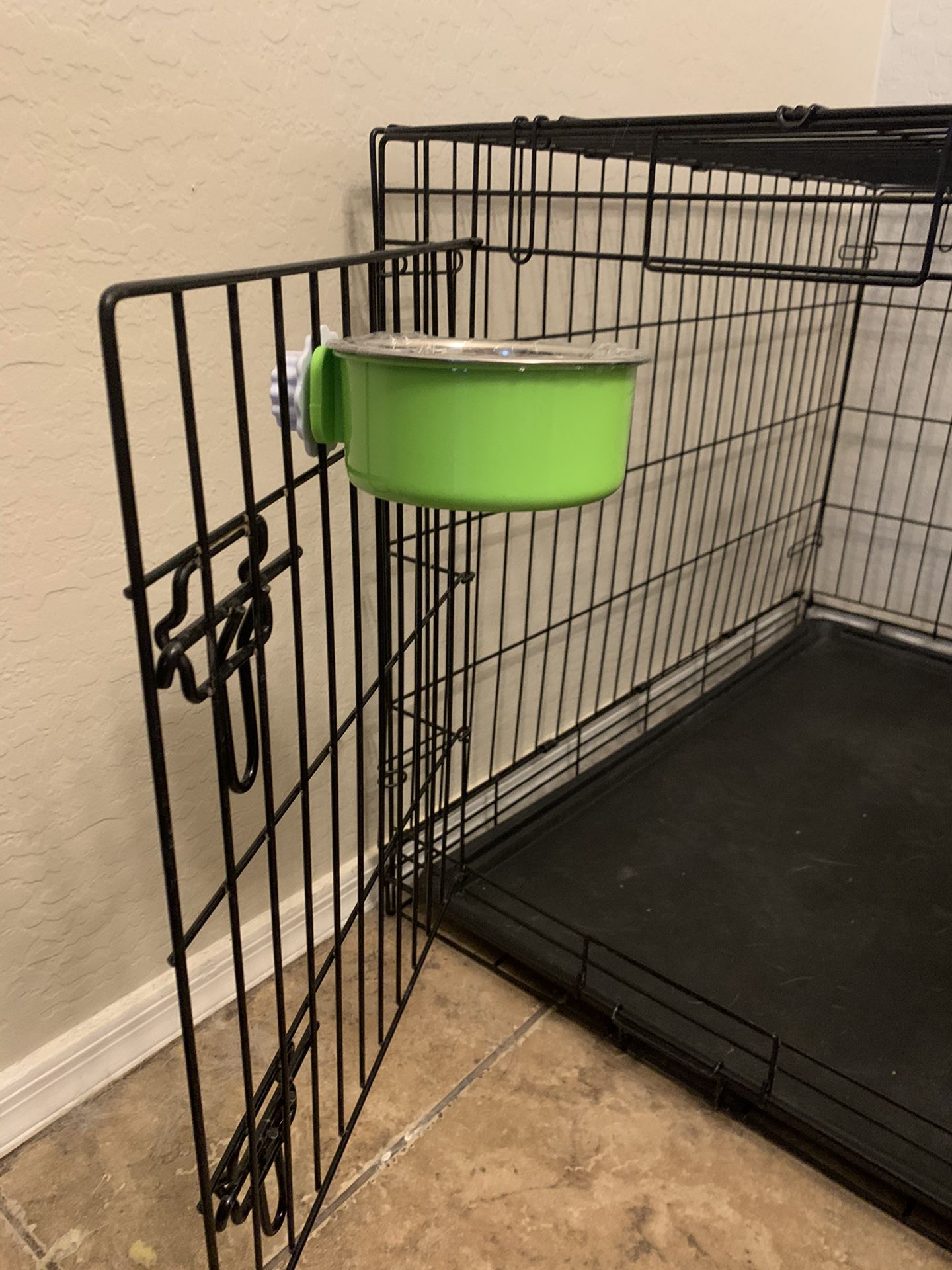 Pet food bowls for crates/cages