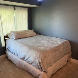 Queen Bed, Like-new