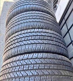 255 65 17 Goodyear tires Con 80% de Vida Las 4