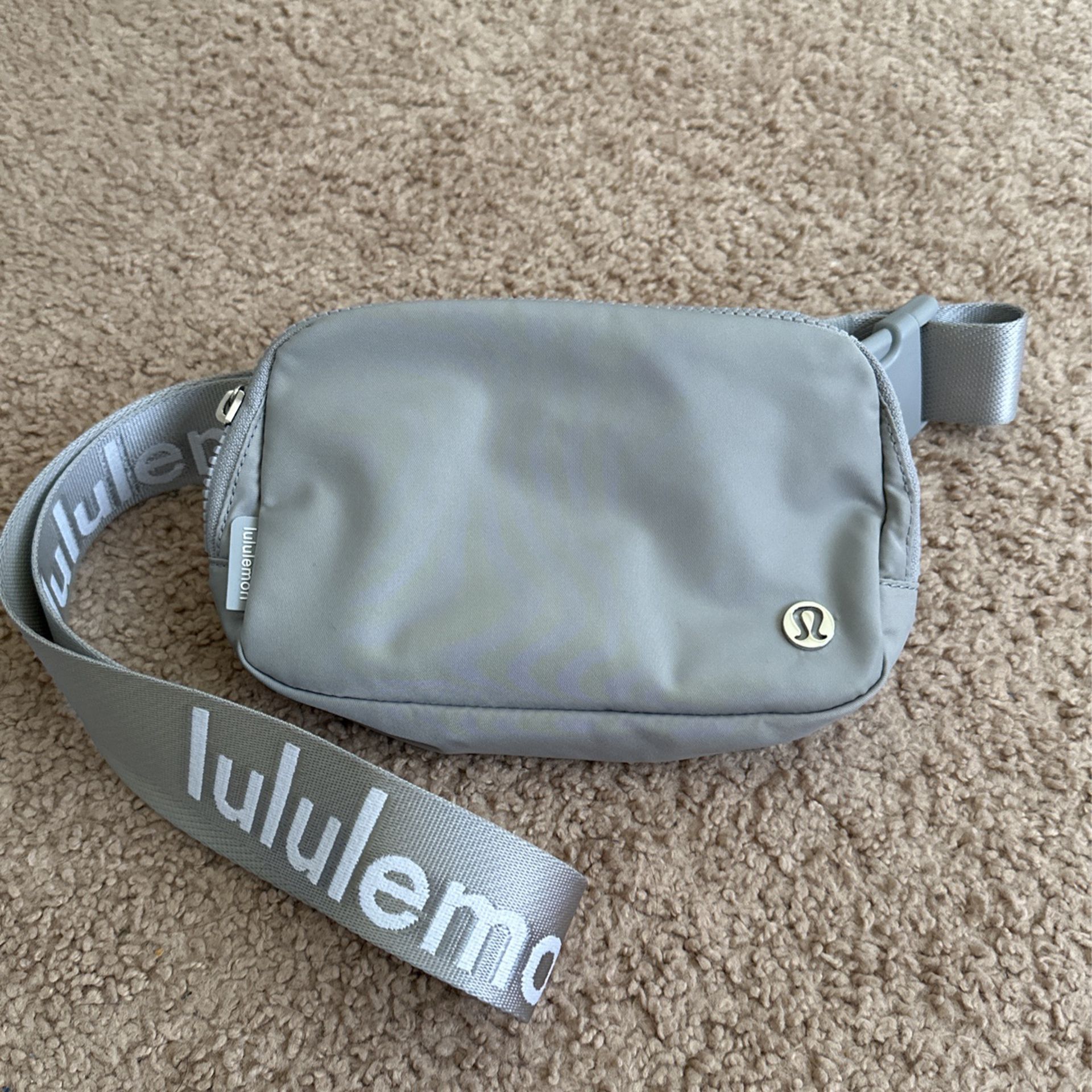Lululemon Everywhere Belt Bag 1L