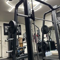 Smith machine Perfect Condition !  (plates Included ) 