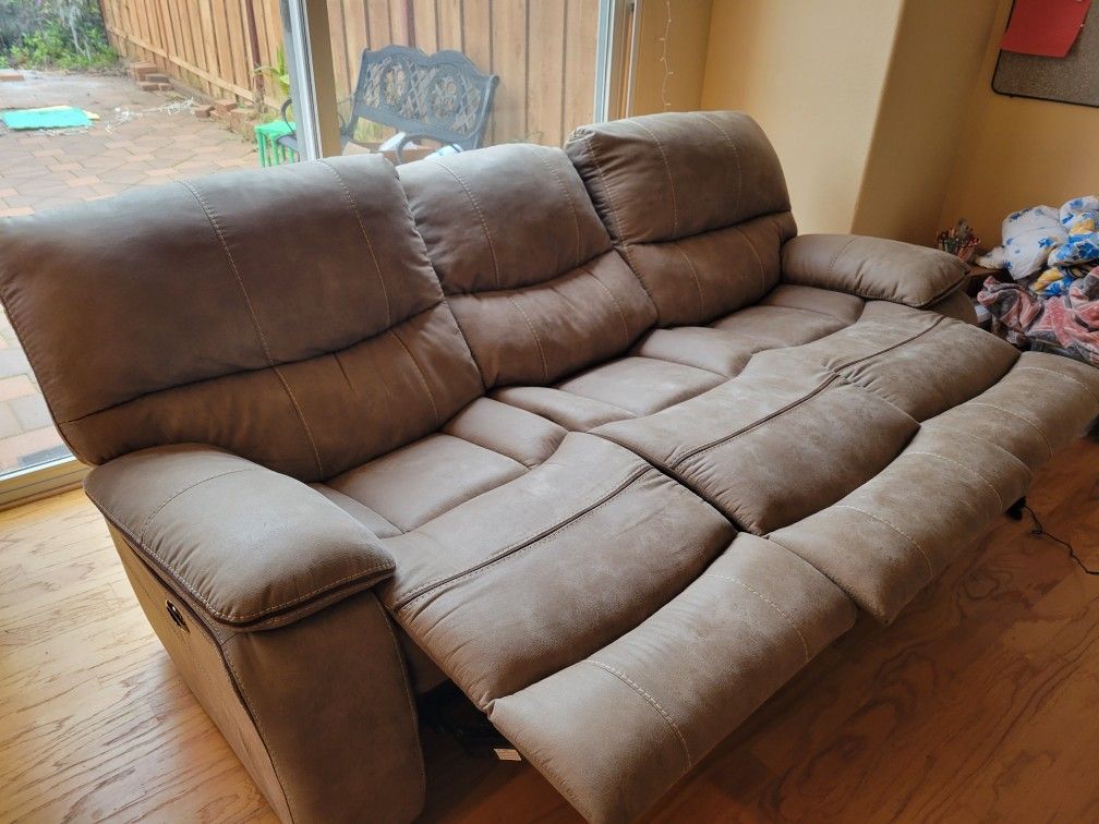 Jerome's Trilogy Power Triple Recliner