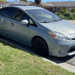 2012 Toyota Prius **Needs new head Gasket**