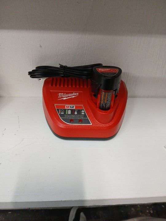 Milwaukee New Charger More Battery 2.0 M12