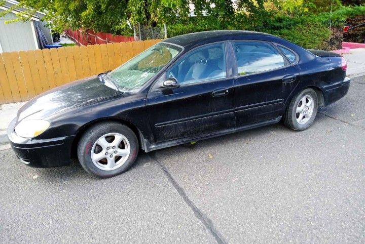 2004 Ford Taurus