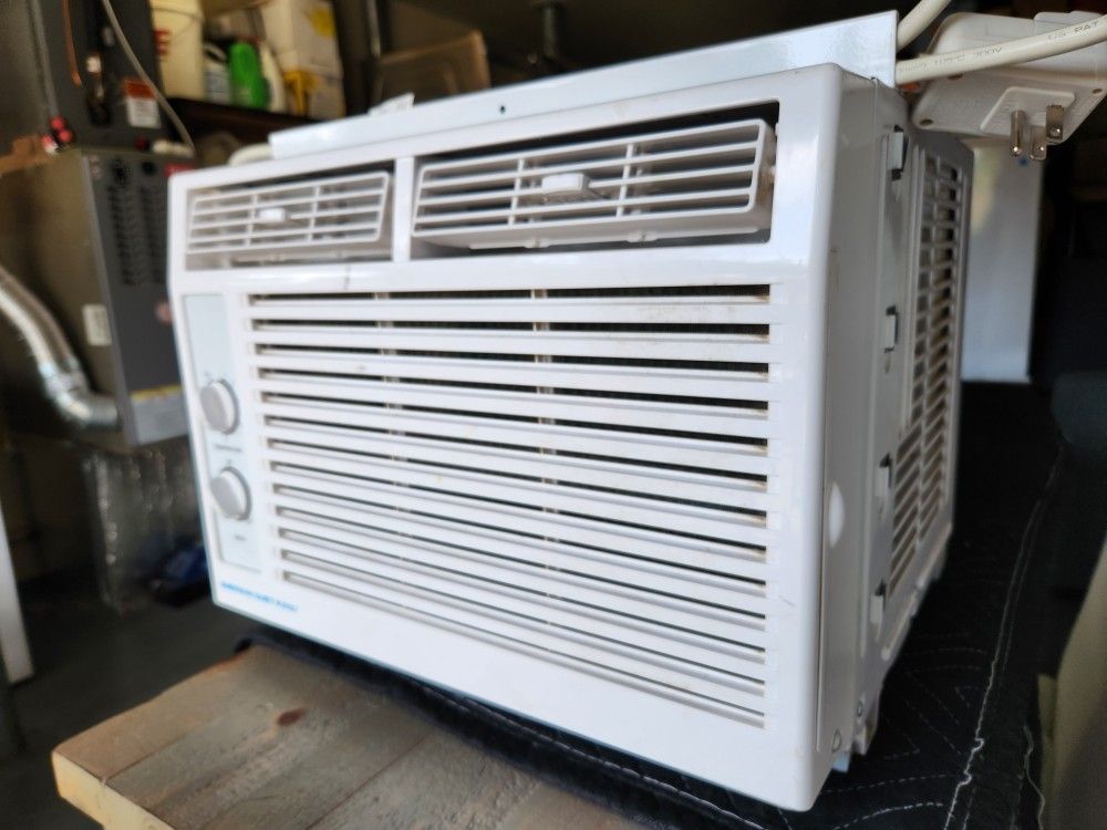 🌞EMERSON 5,000 BTU Window Air Conditioner-Excellent Condition!