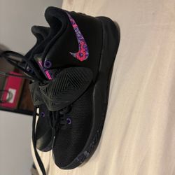 Nike Kyrie Flytrap III basketball shoes Gently worn Size 6.5