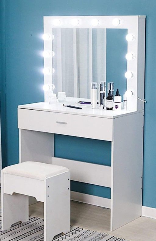 Makeup Vanity Set With Lighted Mirror