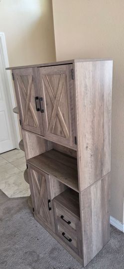 Kitchen pantry cabinet