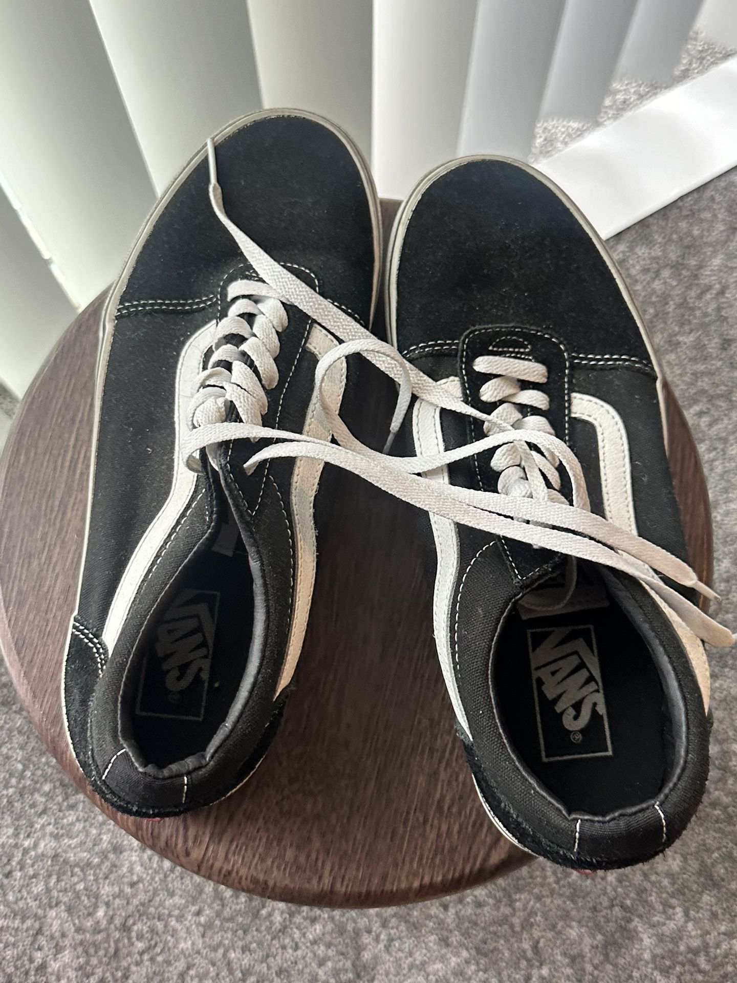 Black Vans shoes (Never used before) Size 9