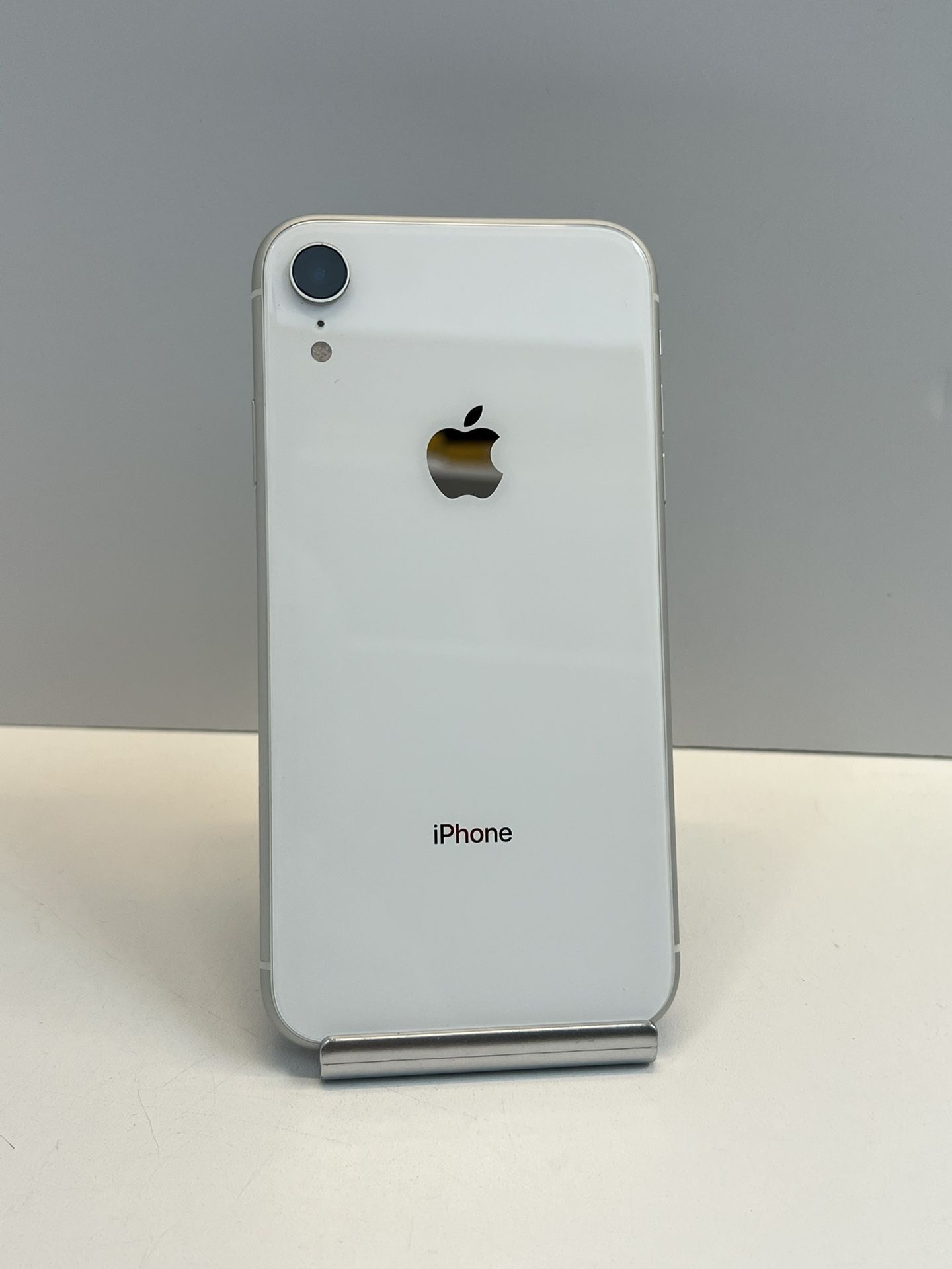 Apple iPhone XR 64gb. ( Unlocked )