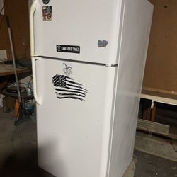 FREE WORKING REFRIFGERATOR PICK UP TODAY 