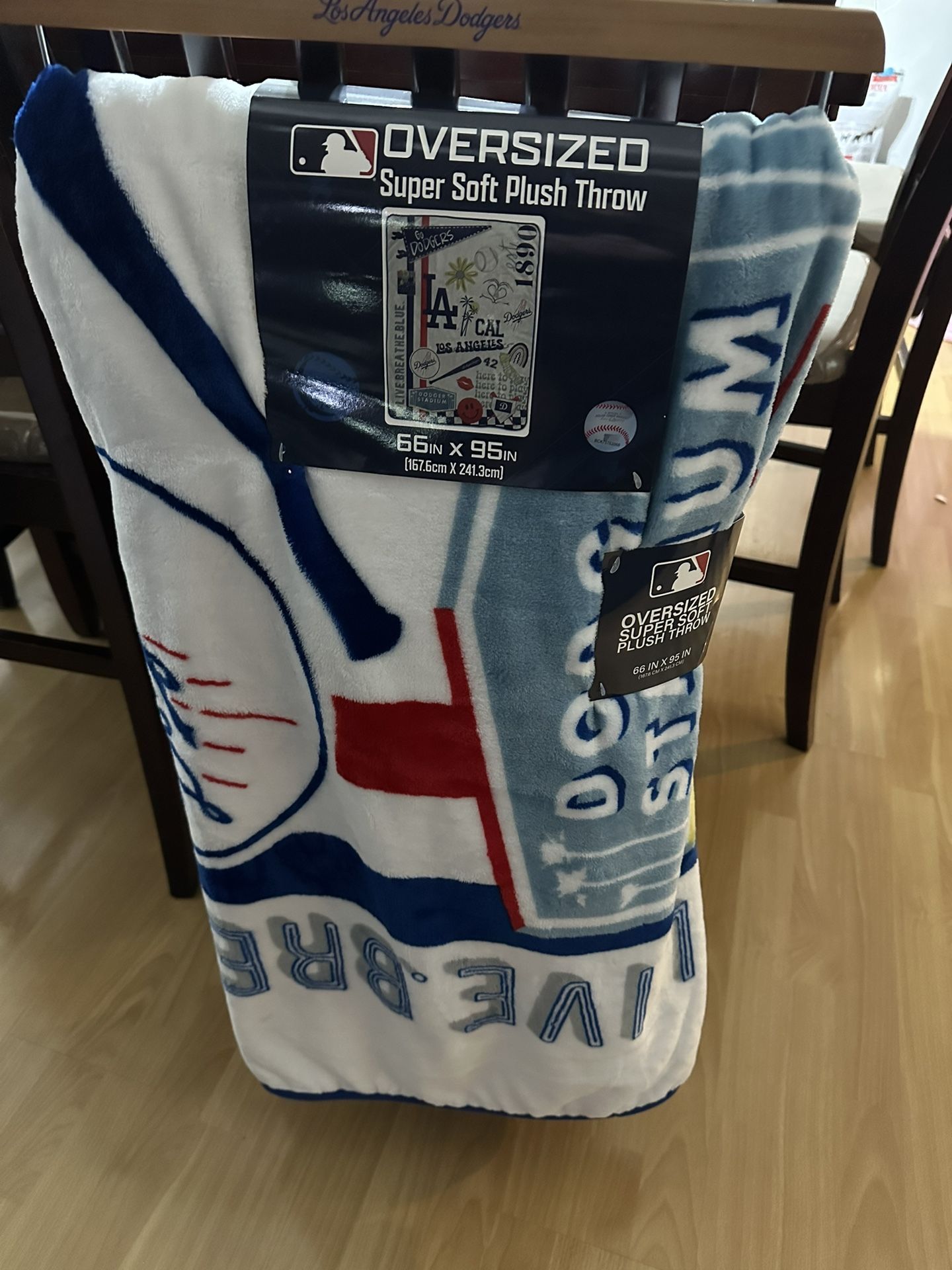 New Dodgers Blanket And 1 Water Bottle Set