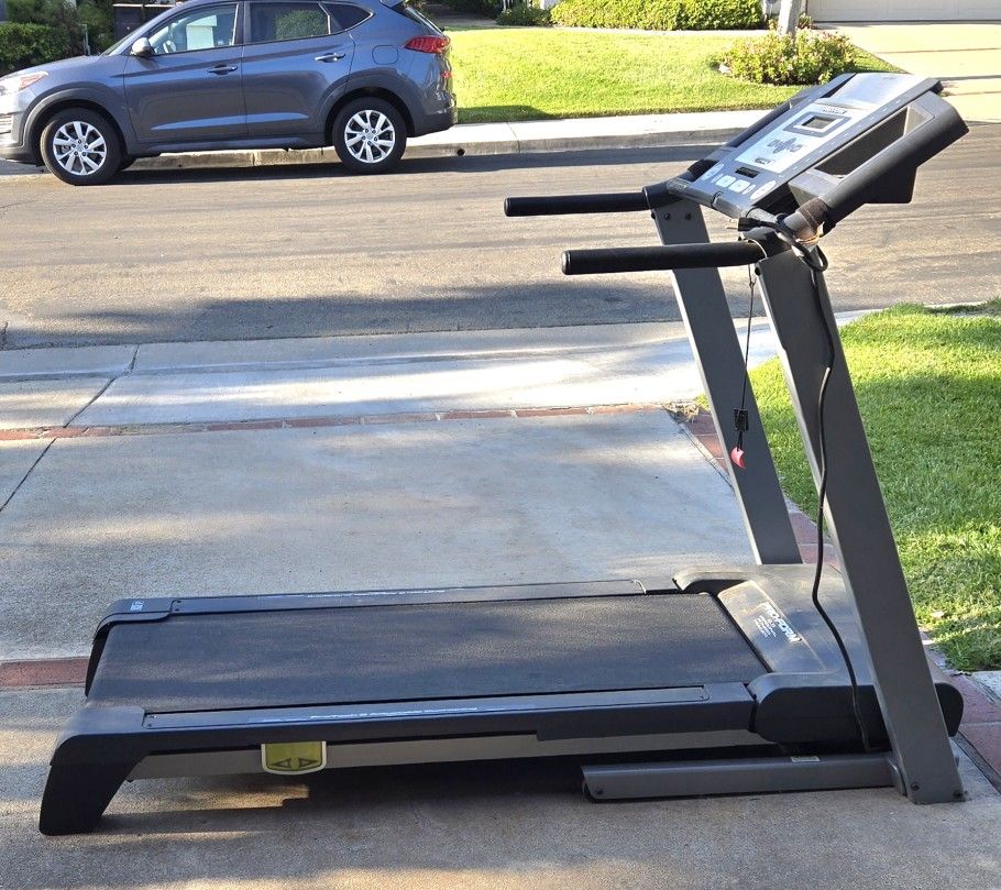 Pro-Form 8.5 Personal Fitness Trainer Treadmill