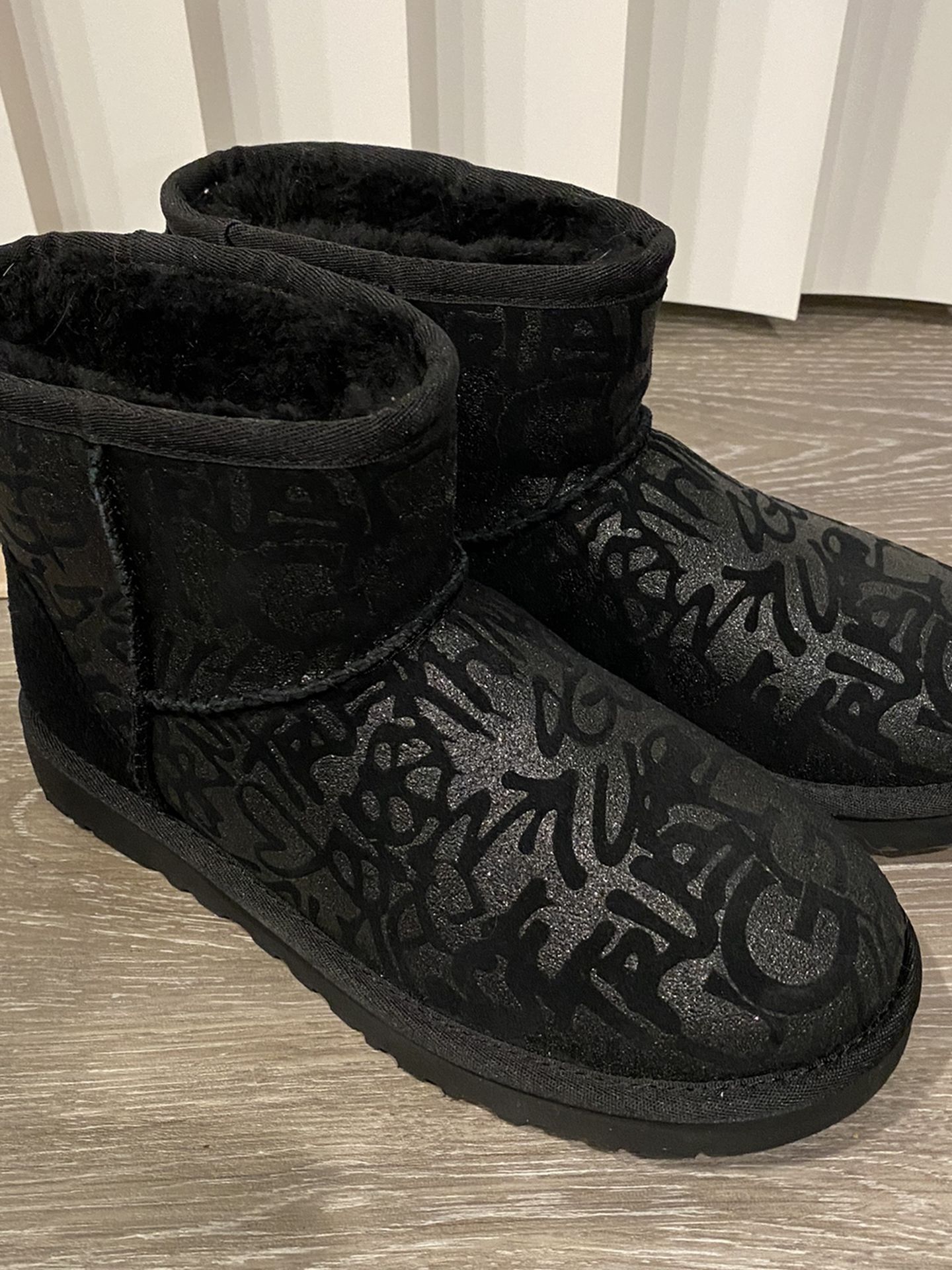 Uggs Grafitti