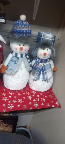 New snow people great for mantal or fireplace high quality and cute 30 dollar's each or 50 for the set serious inquiry only please