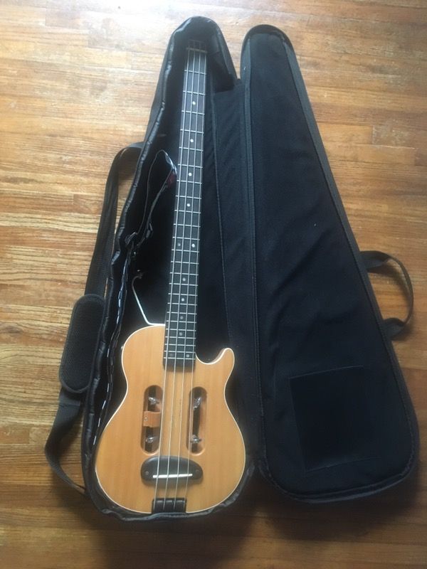 (Rare) Traveler Bass Guitar MK-II [Fits in overhead for touring]