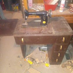 Vintage Sewing Machine 
