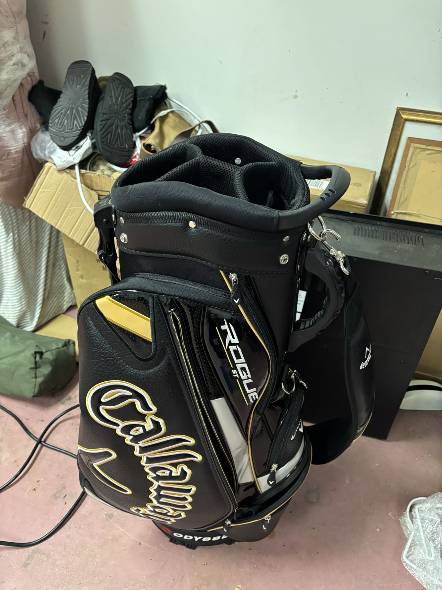 LOW PRICE MOVING- $600 RETAIL RARE CALLAWAY LEATHER PROFESSIONAL GOLF BAG