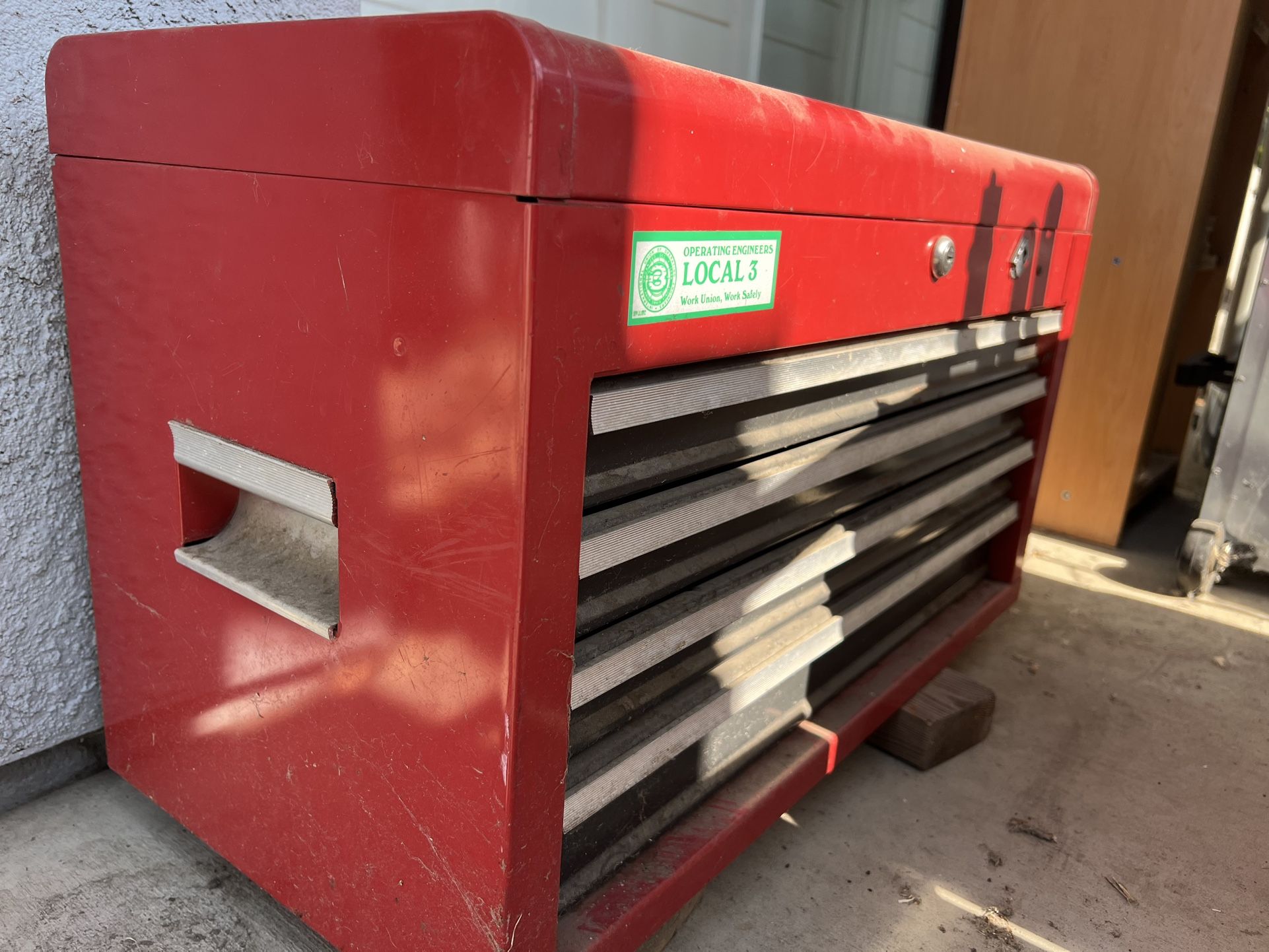 Craftsman ( Drawer Tool Box) , Aquarium Rock