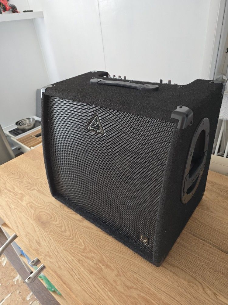 Behringer Ultratone KXD15 - 600W 15-inch Keyboard Amp