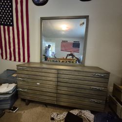 Rustic Drawers With Mirror 