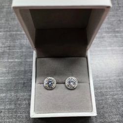 Strew Back Iced Out 925 Sterling Silver VVS Moissanite Halo Stud Earrings