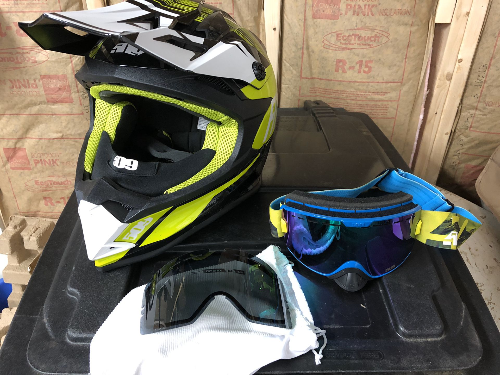 509 snowmobile helmet and goggles