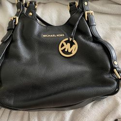 Michael Michael Kors Top Handle Bag. Black Leather.  Gold-Tone Hardware . Pebbled Leather Handle Bag. Zip Closure at Top. Logo Jacquard Lining & Inter