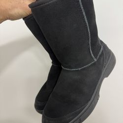 Ugg Boots Size 9 Women Only Used Few Times Very Clean