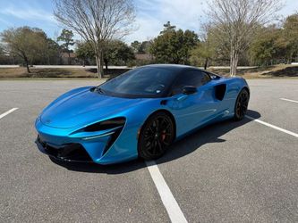 2023 McLaren Artura