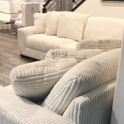 BRAND NEW LARGE SECTIONAL SOFA COUCH!