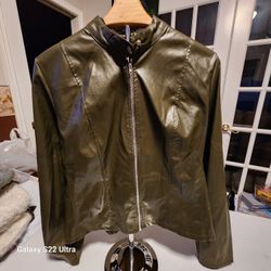 Olive Green Jacket with Collar and Fitted Silhouette