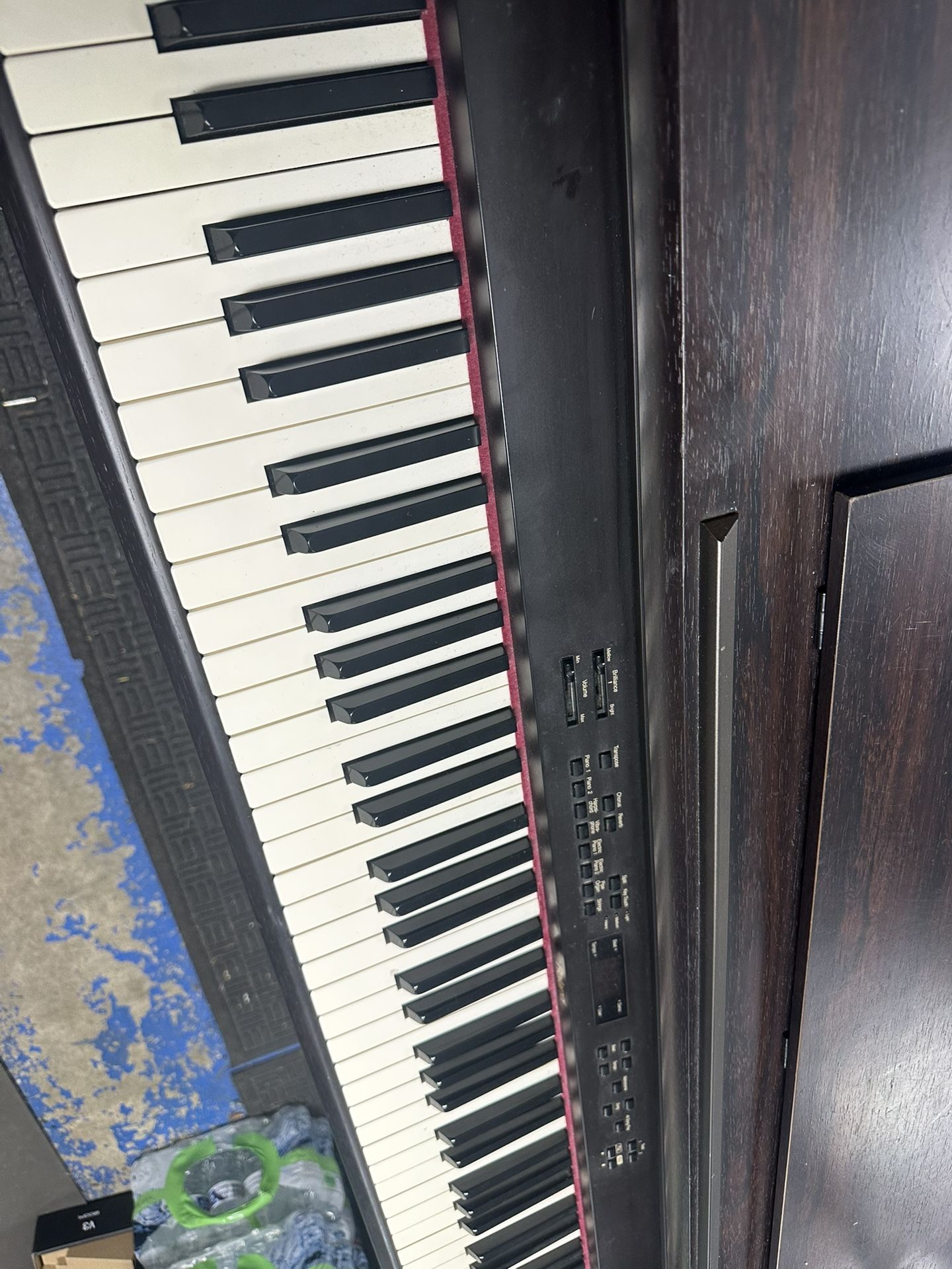 Roland Keyboard Model Hp 330 Digital Piano.