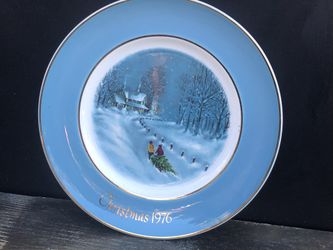 Avon Christmas 1976 Vintage porcelain plate