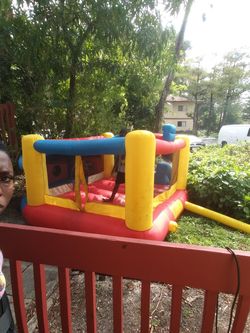 Kids bounce house