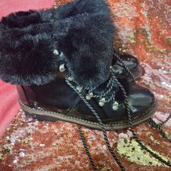 Black shiny boot with Fur size 7 women.