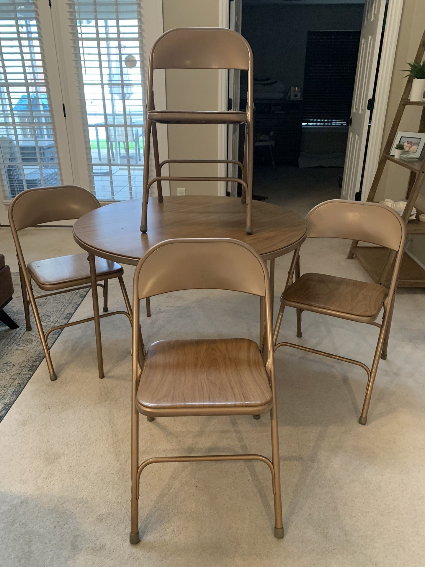 Vintage Round Samsonite Card Table With 4 Matching Chairs