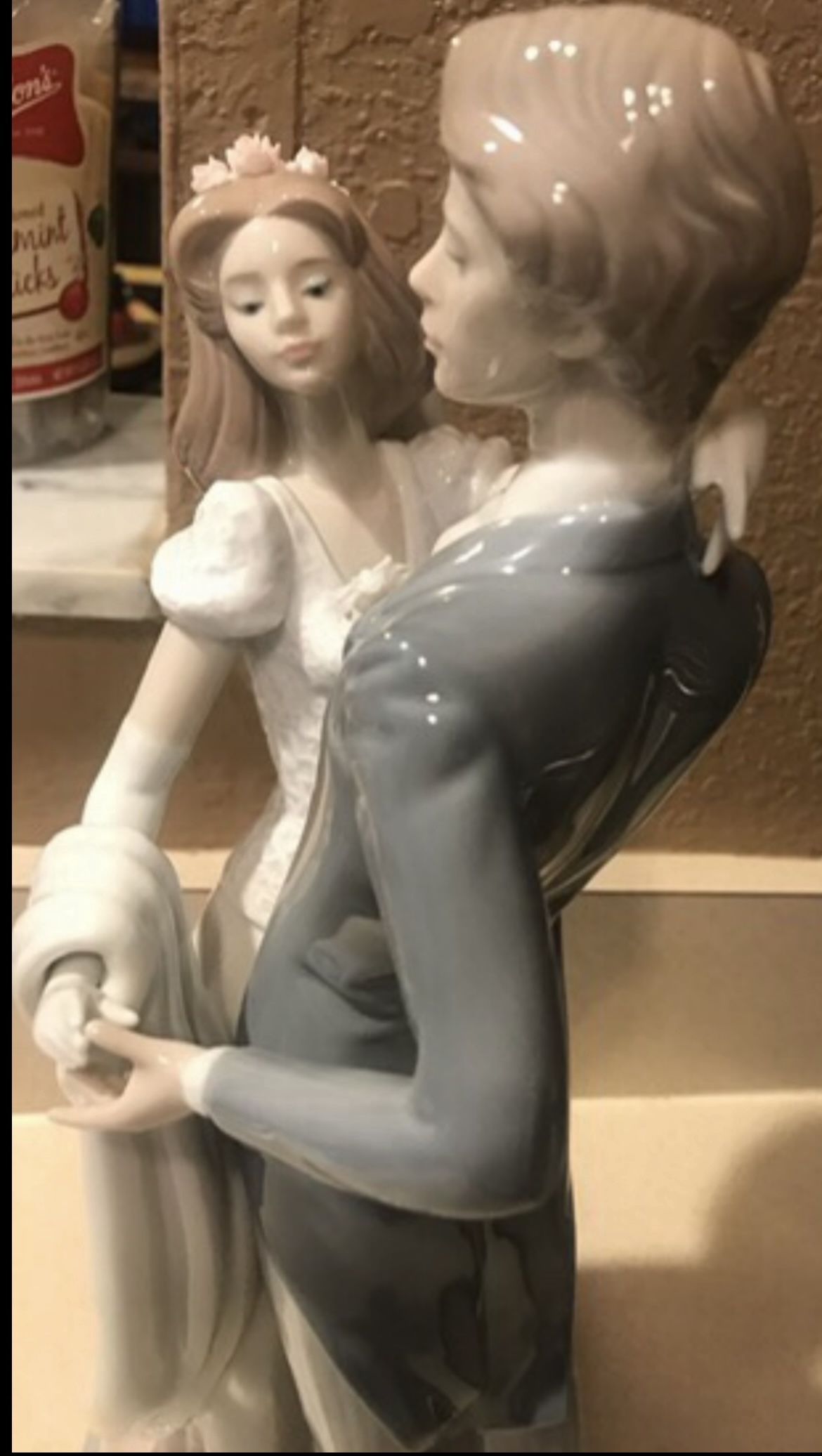 New Lladro I Love You Truly Figurine