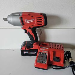 MILWAUKEE M18 1/2 IMPACT WRENCH 5.0 BATTERY AND CHARGER KIT
