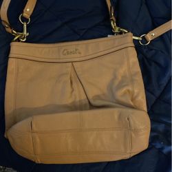Coach Leather Purse Tan With Seal Of Authenticity On Pocket 