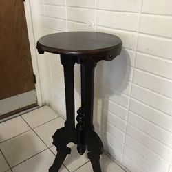 BEAUTIFUL ANTIQUE TABLE STAND 
