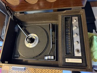 Vintage Magnavox Radio And Record Player