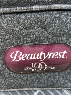 Beautyrest King only a month old I can deliver or come see! Retail $1,300 Your Price $375