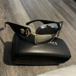 Versace Medusa Navigators Unisex  Aviator style sunglasses