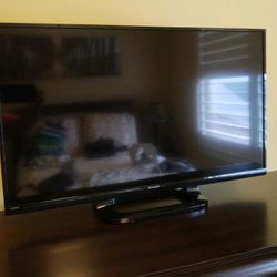 32 Inch Sharp Flat Screen TV