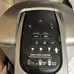KEURIG COFFEE MAKER